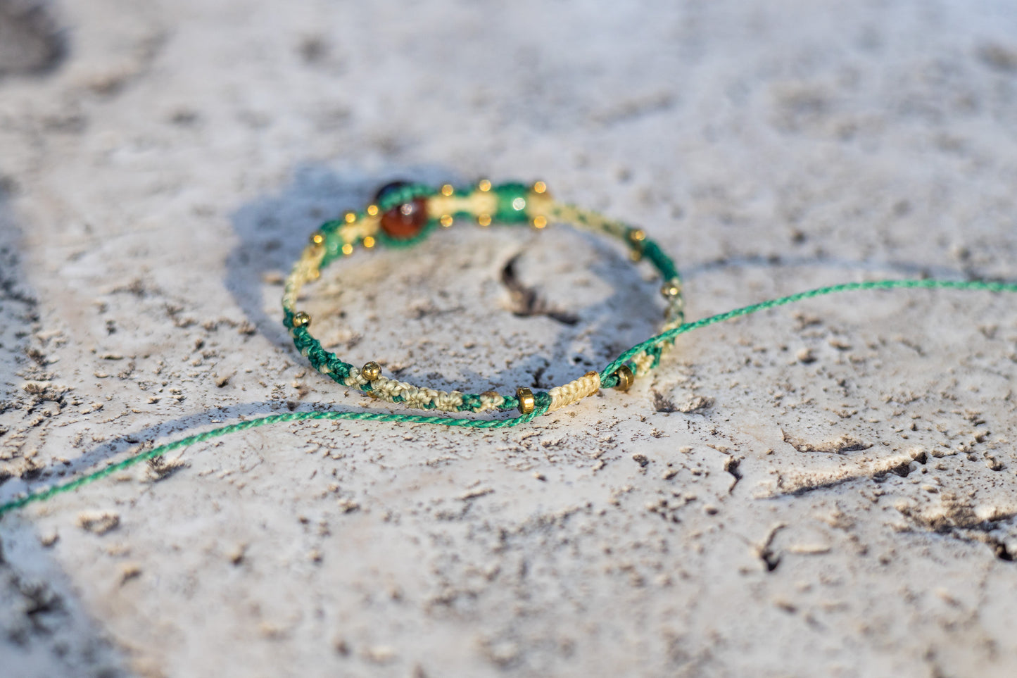 Bull's Eye and Green Agate Micro macramè bracelet