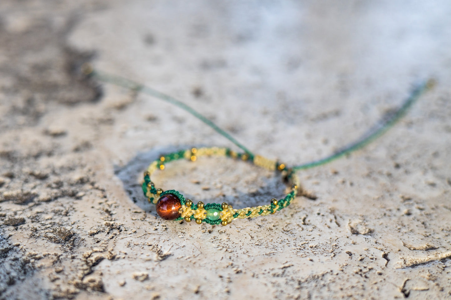 Bull's Eye and Green Agate Micro macramè bracelet
